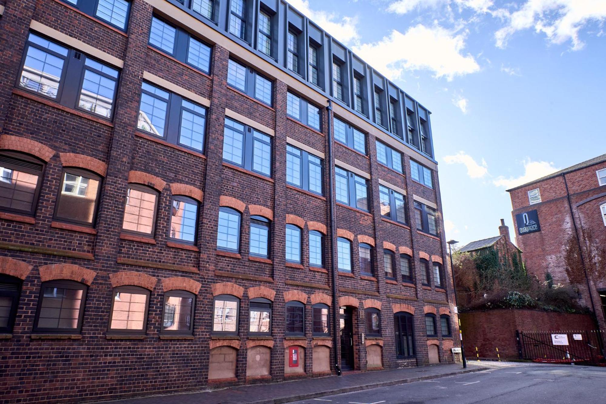 Luxury Nostalgic Centre With Pool Table, Netflix, Sofa Bed, Sleeps 6, Nostalgia Apartment Birmingham