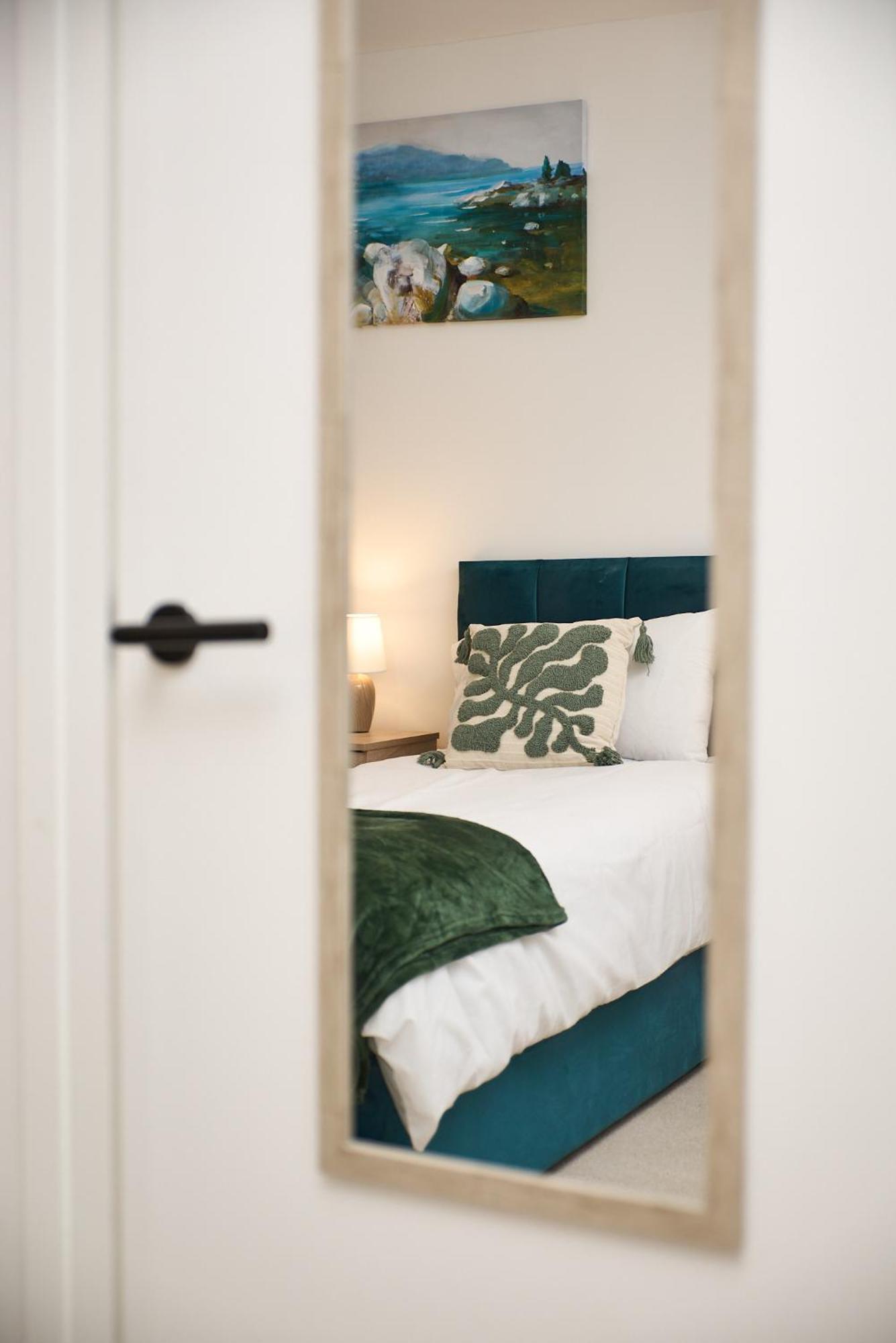 Luxury Nostalgic Centre With Pool Table, Netflix, Sofa Bed, Sleeps 6, Nostalgia *