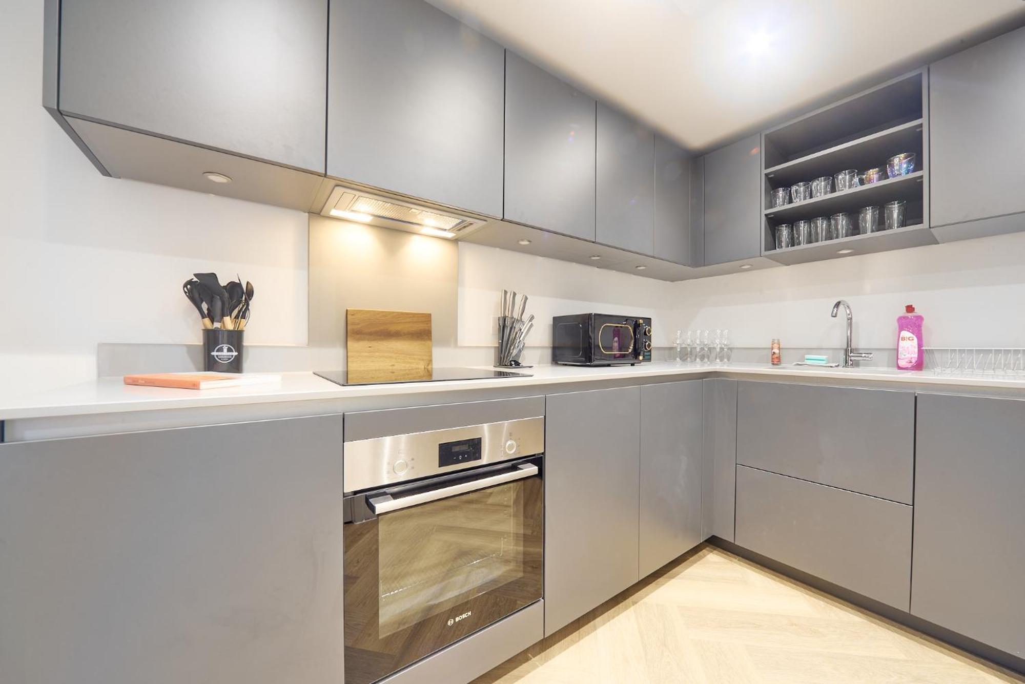 Apartment Luxury Nostalgic Centre With Pool Table, Netflix, Sofa Bed, Sleeps 6, Nostalgia Birmingham