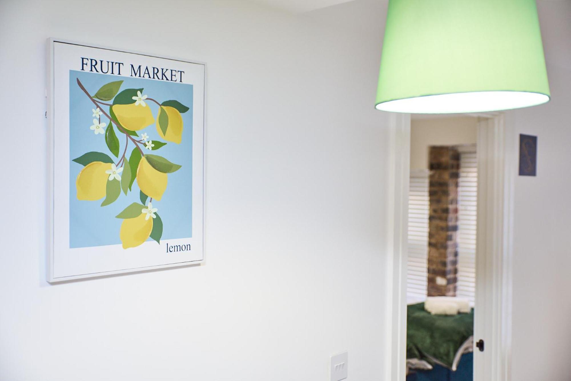 Apartment Luxury Nostalgic Centre With Pool Table, Netflix, Sofa Bed, Sleeps 6, Nostalgia *