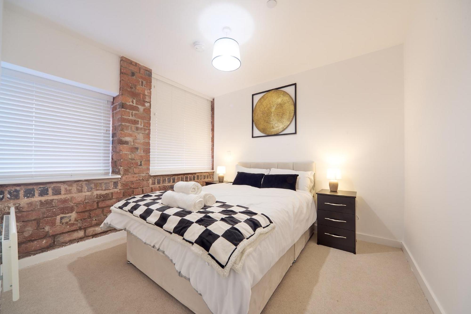 Apartment Luxury Nostalgic Centre With Pool Table, Netflix, Sofa Bed, Sleeps 6, Nostalgia Birmingham