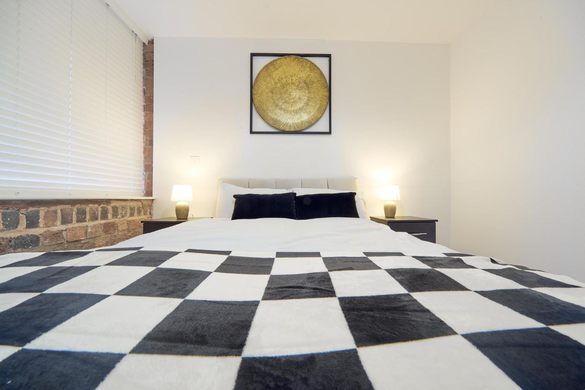 Luxury Nostalgic Centre With Pool Table, Netflix, Sofa Bed, Sleeps 6, Nostalgia Apartment Birmingham