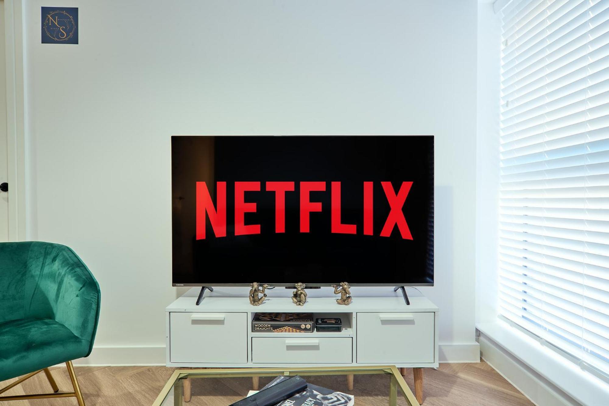 Luxury Nostalgic Centre With Pool Table, Netflix, Sofa Bed, Sleeps 6, Nostalgia Birmingham